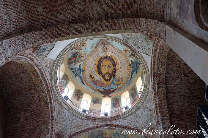 Кафедральный патриарший собор в Пицунде