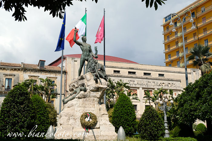 Статуя павшим 