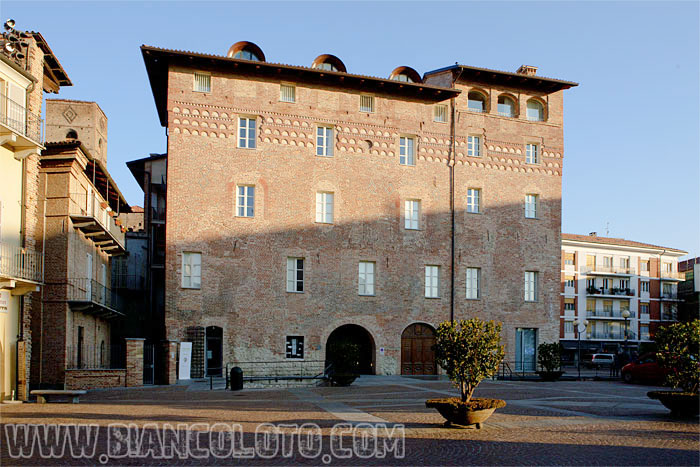 Палаццо Марро. Альба