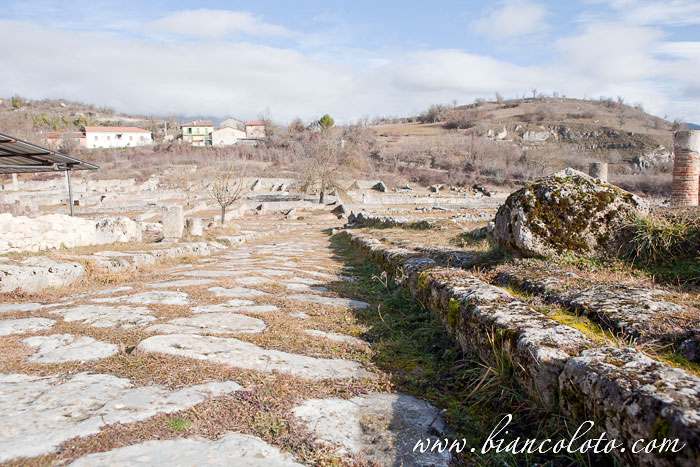 Улица в Альбе Фученс