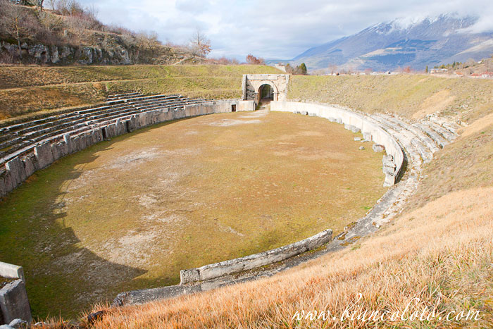 Амфитеатр в Альбе Фученс