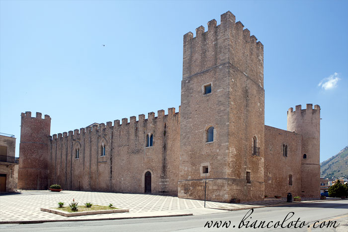 Замок в Алькамо