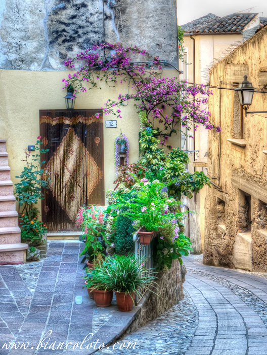 Улица Альтомонте