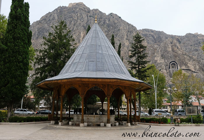 Фонтан мечети Султана Баязида II. Амасья