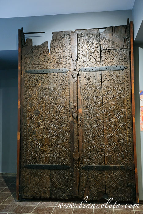 Деревянная  оконная рама. Археологический музей. Амасья