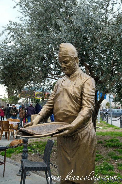 Статуя продавца кюнефе в Антакье