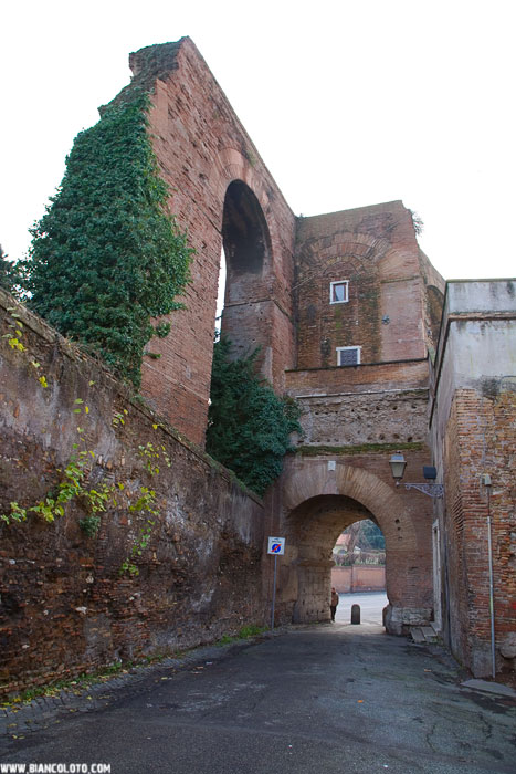 Целий, арка Долабелла и Силано