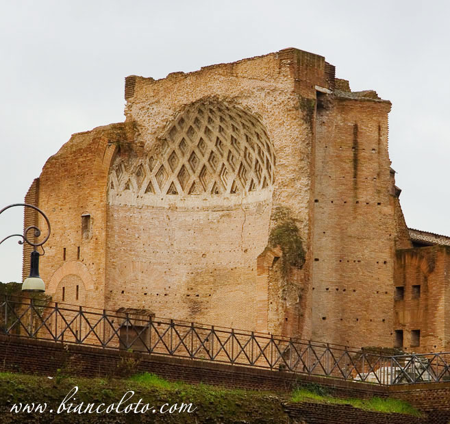 Храм Венеры и Ромы