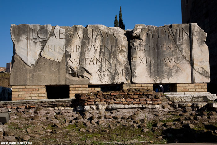 Большие памятные надписи