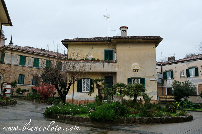 Внутренний двор «домов-моделей»