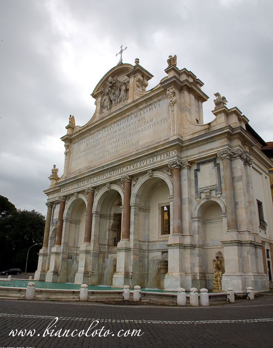 Яникул, фонтан Паола