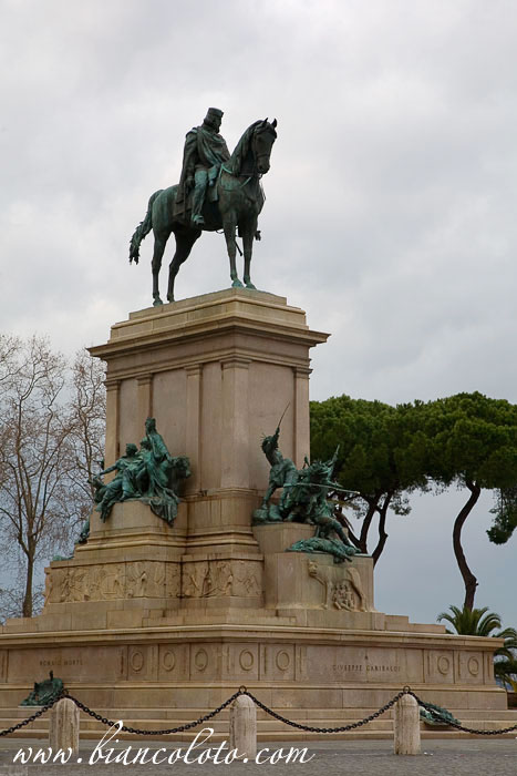 Яникул, монумент Гарибальди