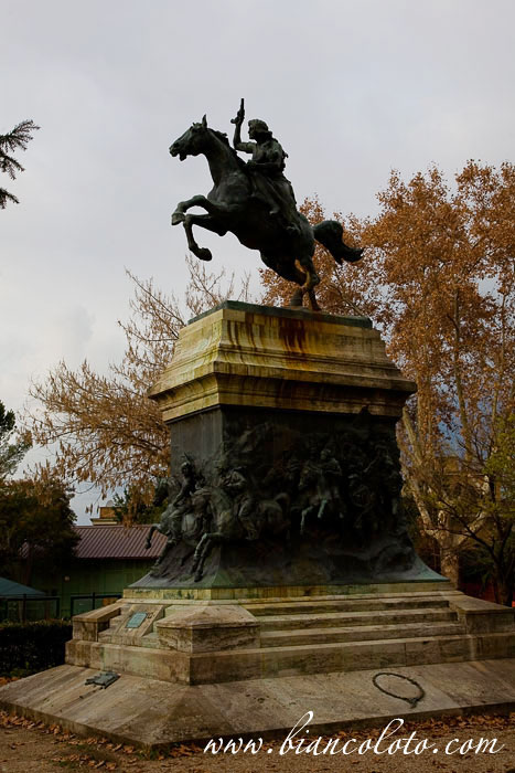 Яникул, монумент жены Гарибальди