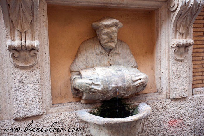 «говорящая статуя» – носильщик