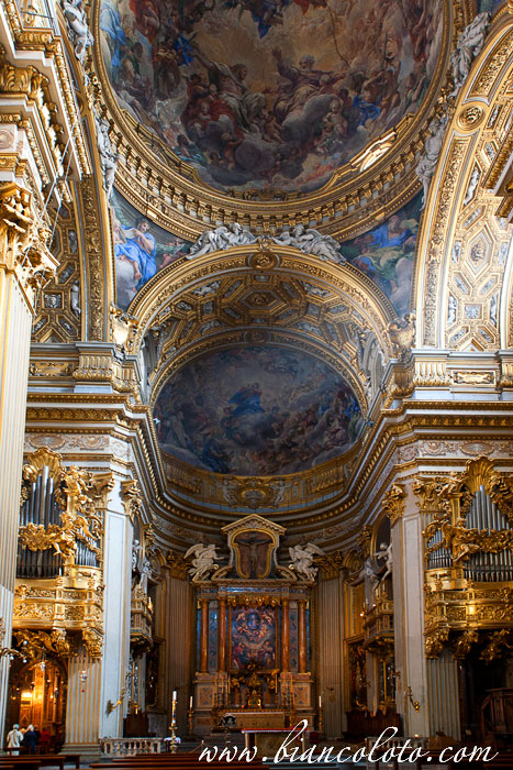 Интерьер церкви Санта Мария-ин-Валличелла