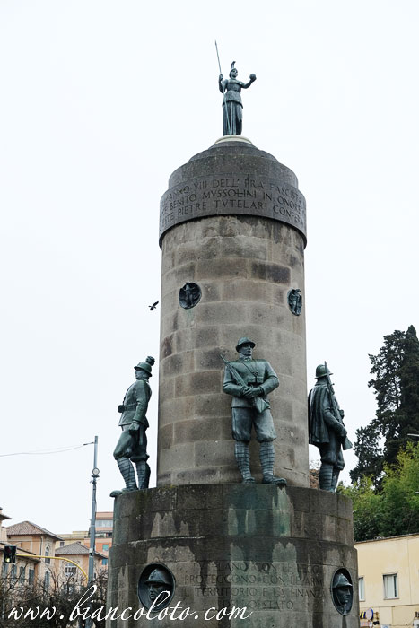 монумент павшим в первой мировой войне служащим финансовой гвардии