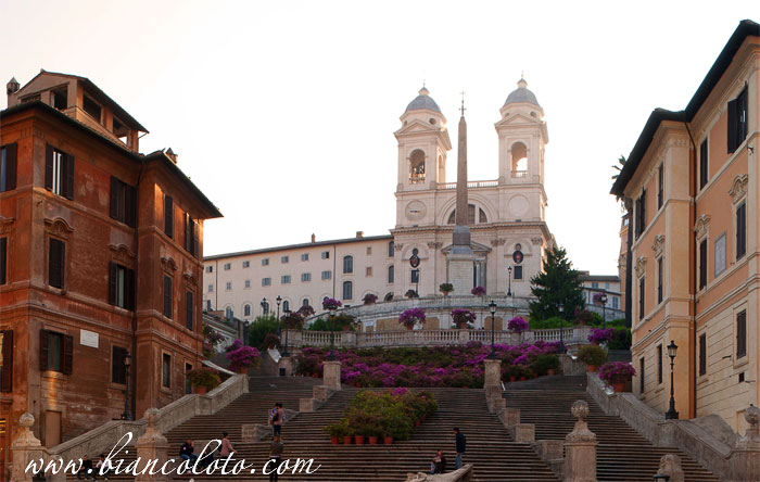 Обелиск Саллюстиана на площади Тринита деи Монти