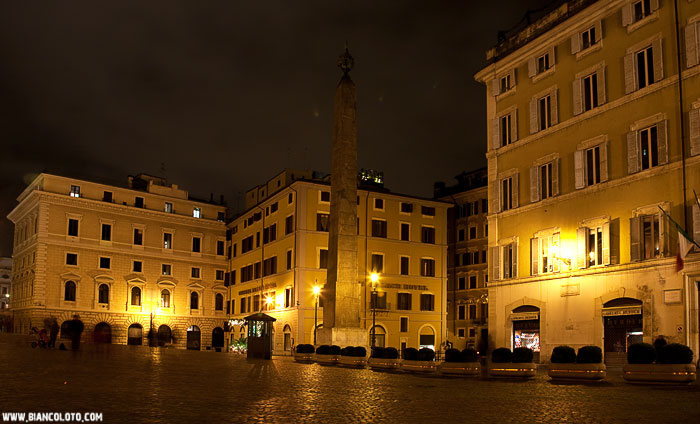 Обелиск Кампенсе на площади Монтечиторио