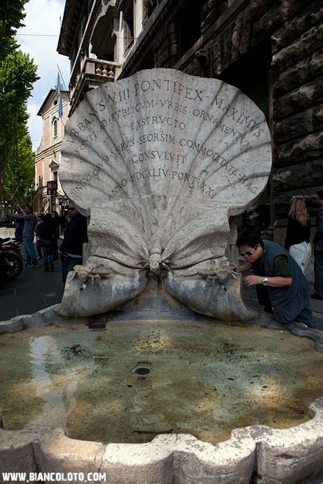 Фонтан Пчел