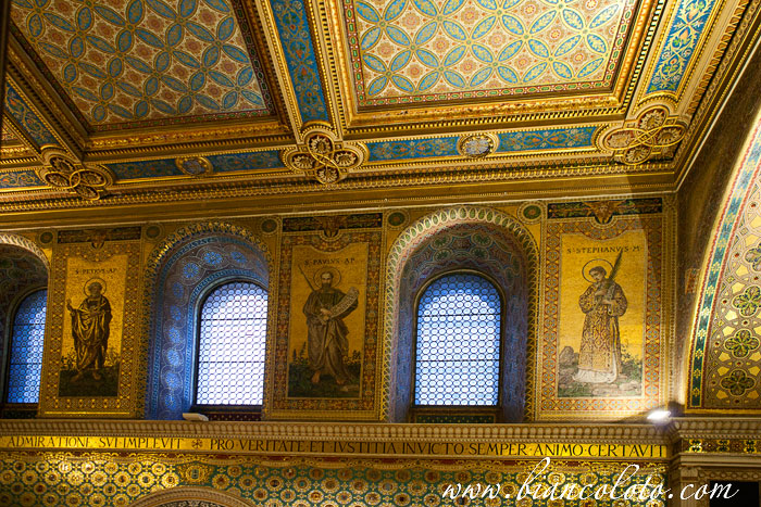 Интерьер древней части базилики Сан Лоренцо Фуори-ле-Мура. Сан Лоренцо.