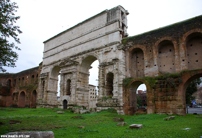 Большие ворота, Рим, Италия