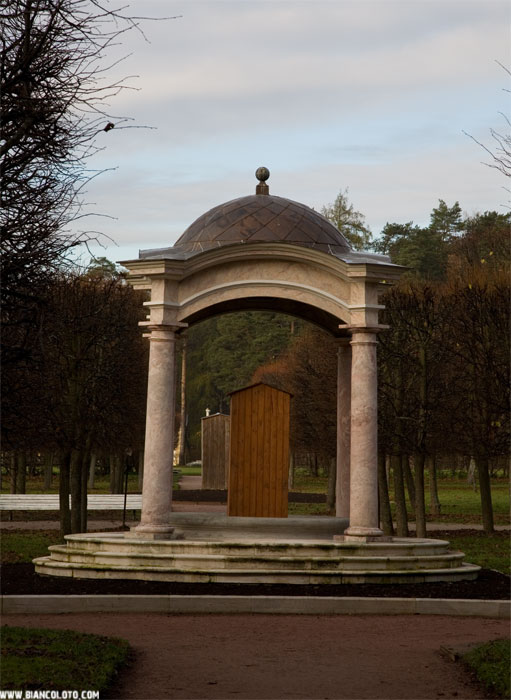 Архангельское, Розовая беседка