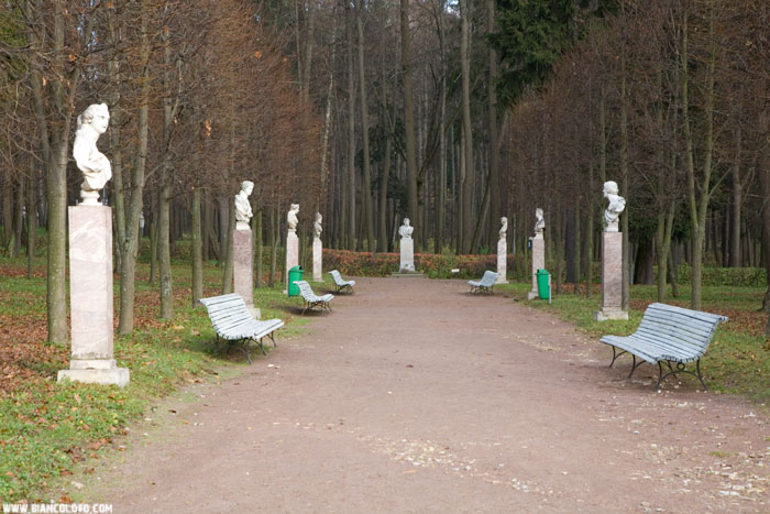 Архангельское, мемориальные колонны