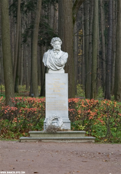 Архангельское, памятник Пушкину
