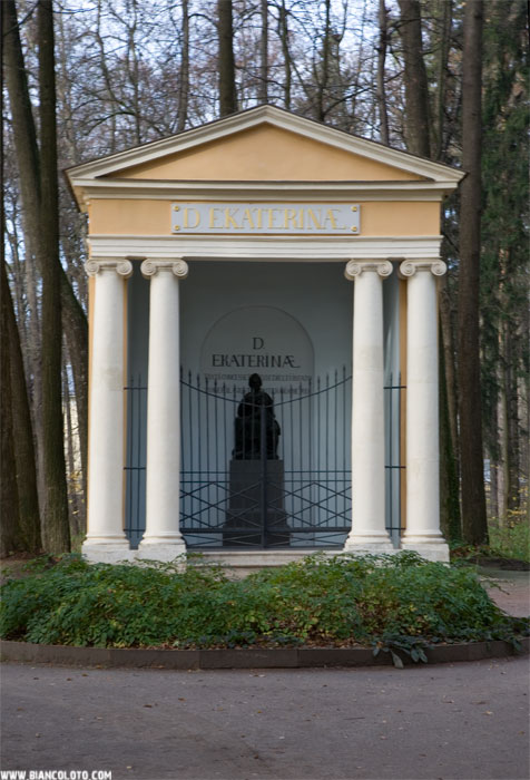 Архангельское, памятник Екатерине II