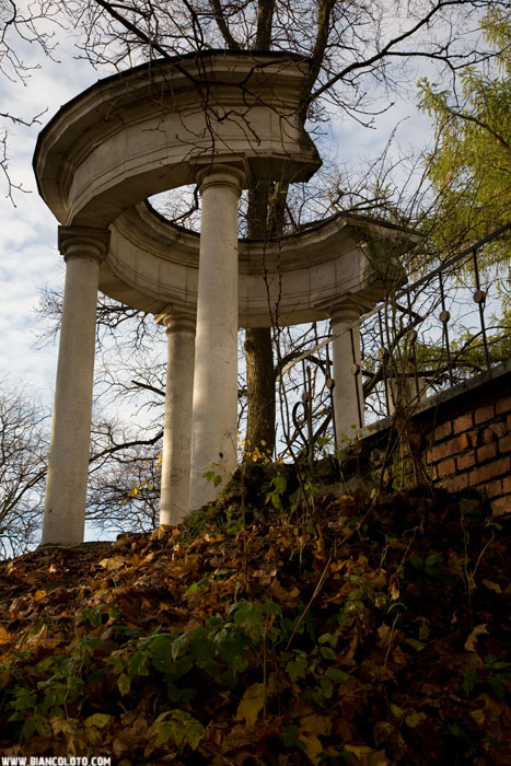 Архангельское, беседка-миловидка