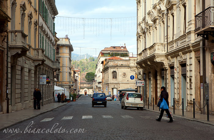 Corso Trento e Trieste. Асколи Пичено.