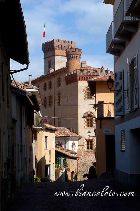 Замок Бароло