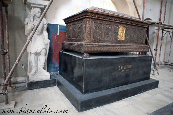 Церковь Святого Марка. Саркофаг с останками сербского властителя Стефана Душана