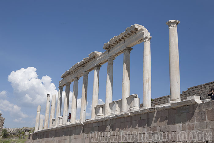 Храм Траяна. Пергам. Турция.