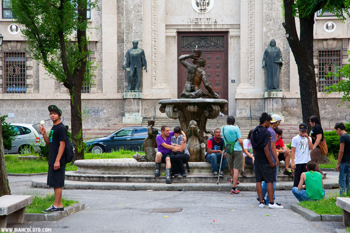 Дворец Правосудия и фонтан Нептуна