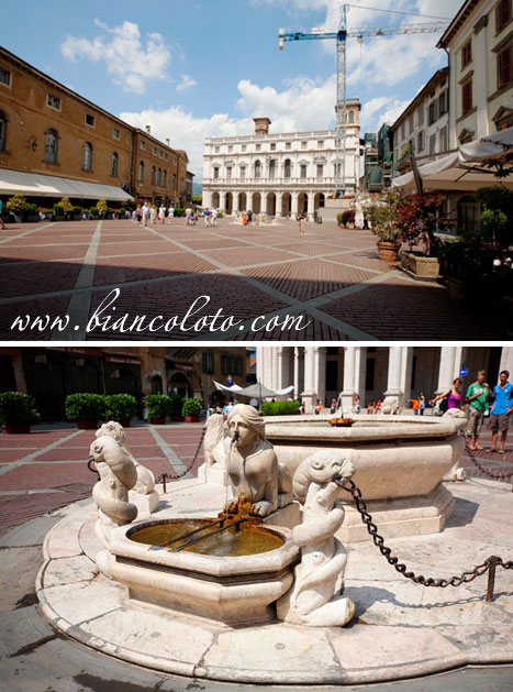 Бергамо, Старая площадь и Фонтан Контарини