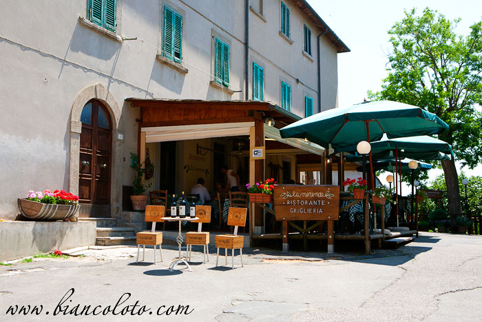 Ресторан в Болгери. Тоскана. Италия