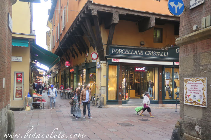 Шопинг в Болонье