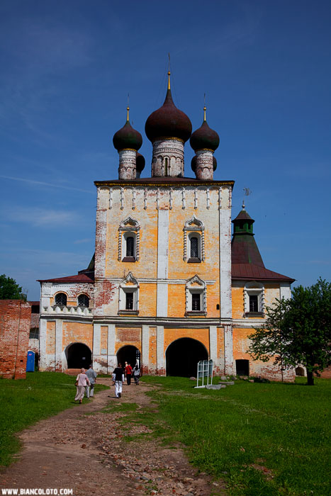 Борисоглебский монастырь, Сретенская надвратная церковь