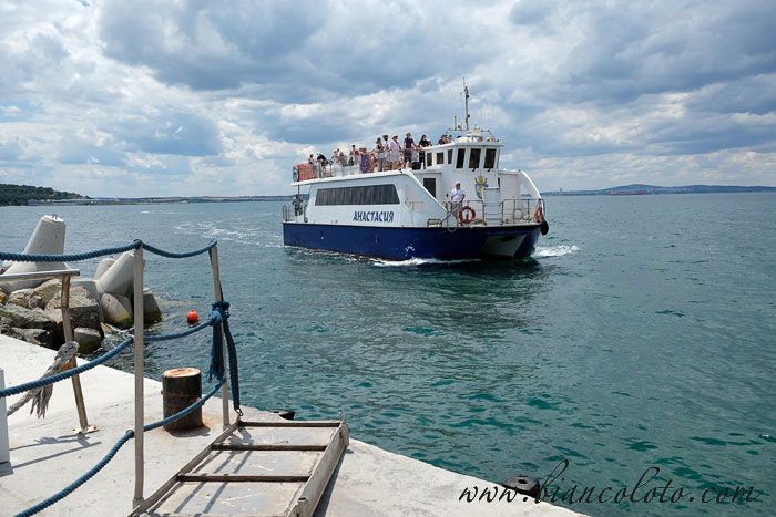 Кораблик на остров Святой Анастасии 