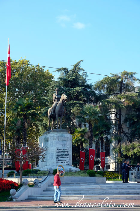 Статуя Ататюрка
