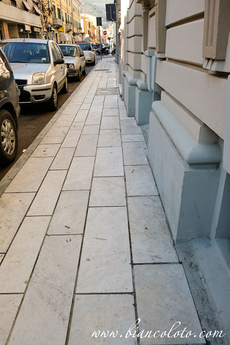 Мраморные тратуары Каррары