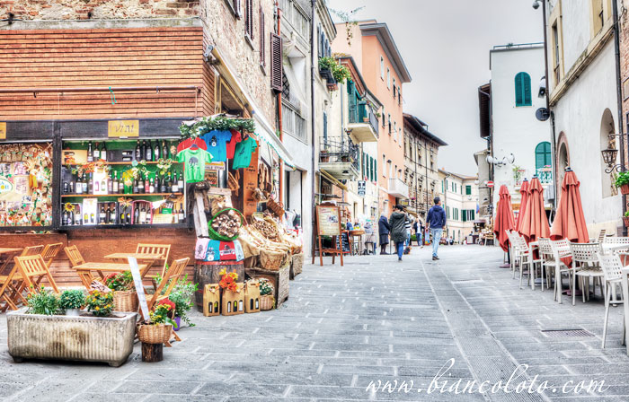 Главная улица Кастильоне дель Лаго