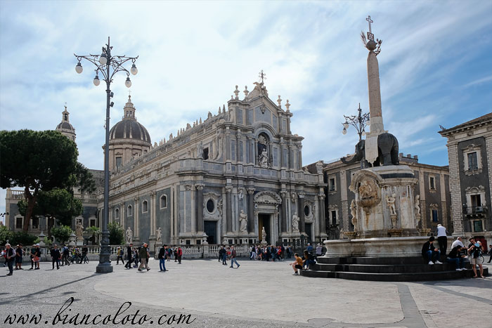 Кафедральный собор и площадь Дуомо