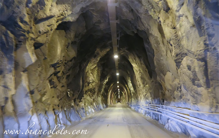 Туннель в скале