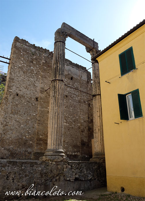 Храм Диоскуров