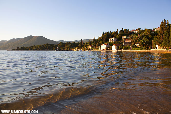 Песчаный пляж. Колочеп