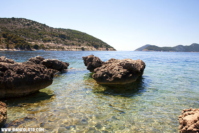Каменистый пляж. Колочеп