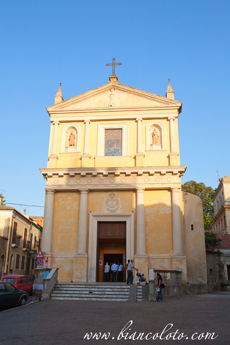 Церковь Богородицы . Кротоне