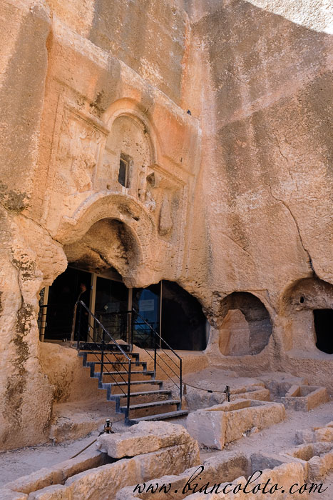 Многоэтажная гробница. Дара